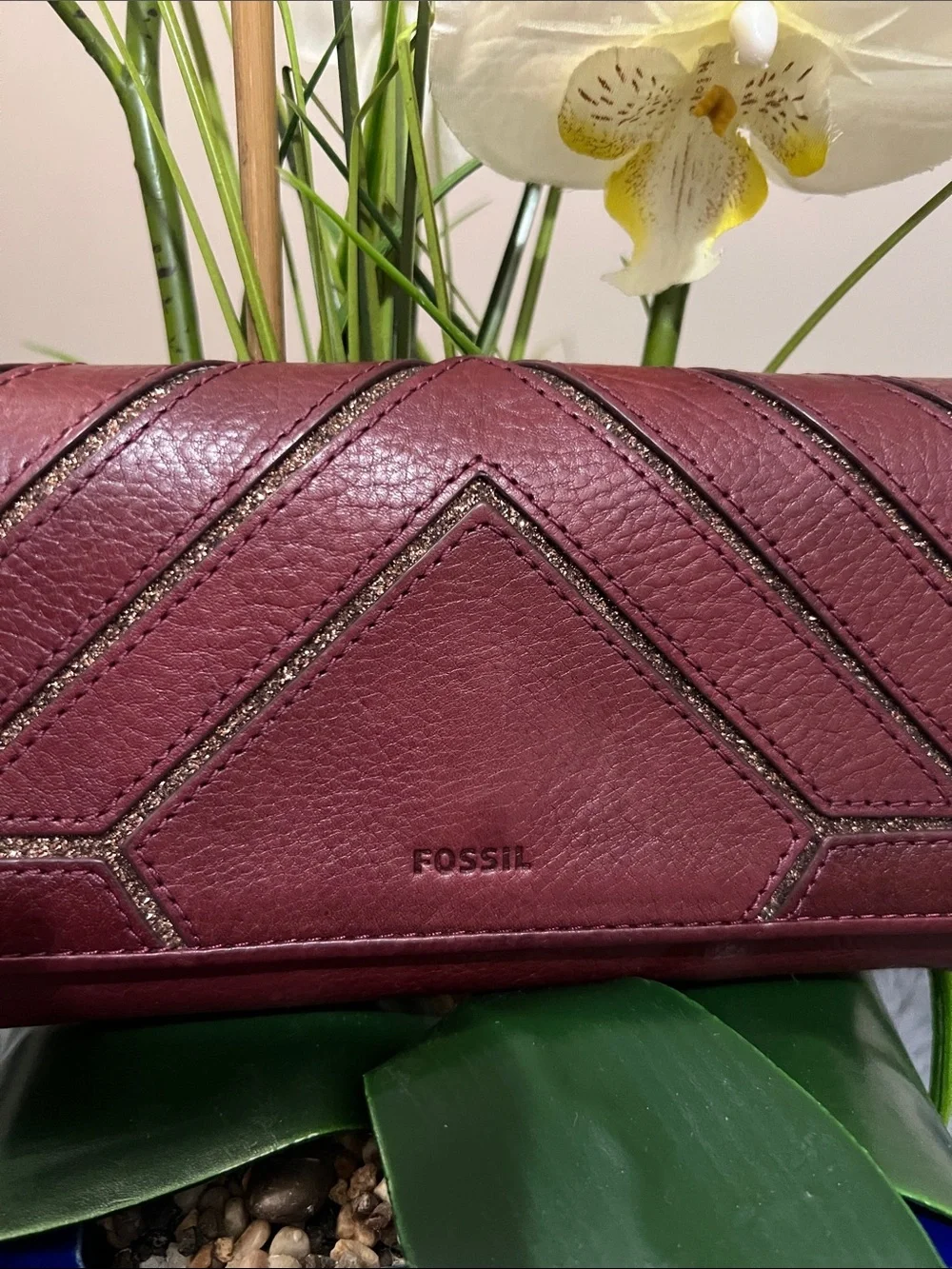 Fossil Chevron Glitter Leather Burgundy Wallet GUC retail $99